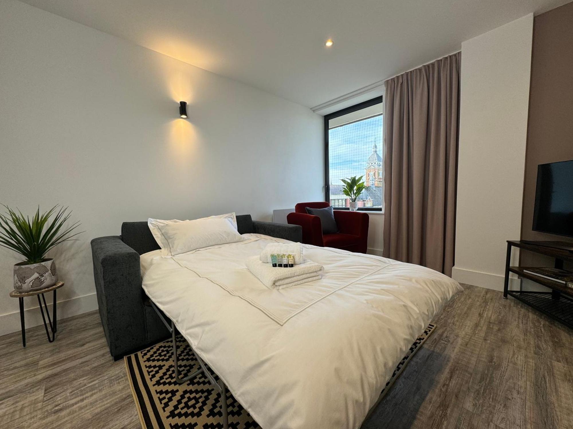 Elegant One Bedroom Apartment Swindon Exterior foto