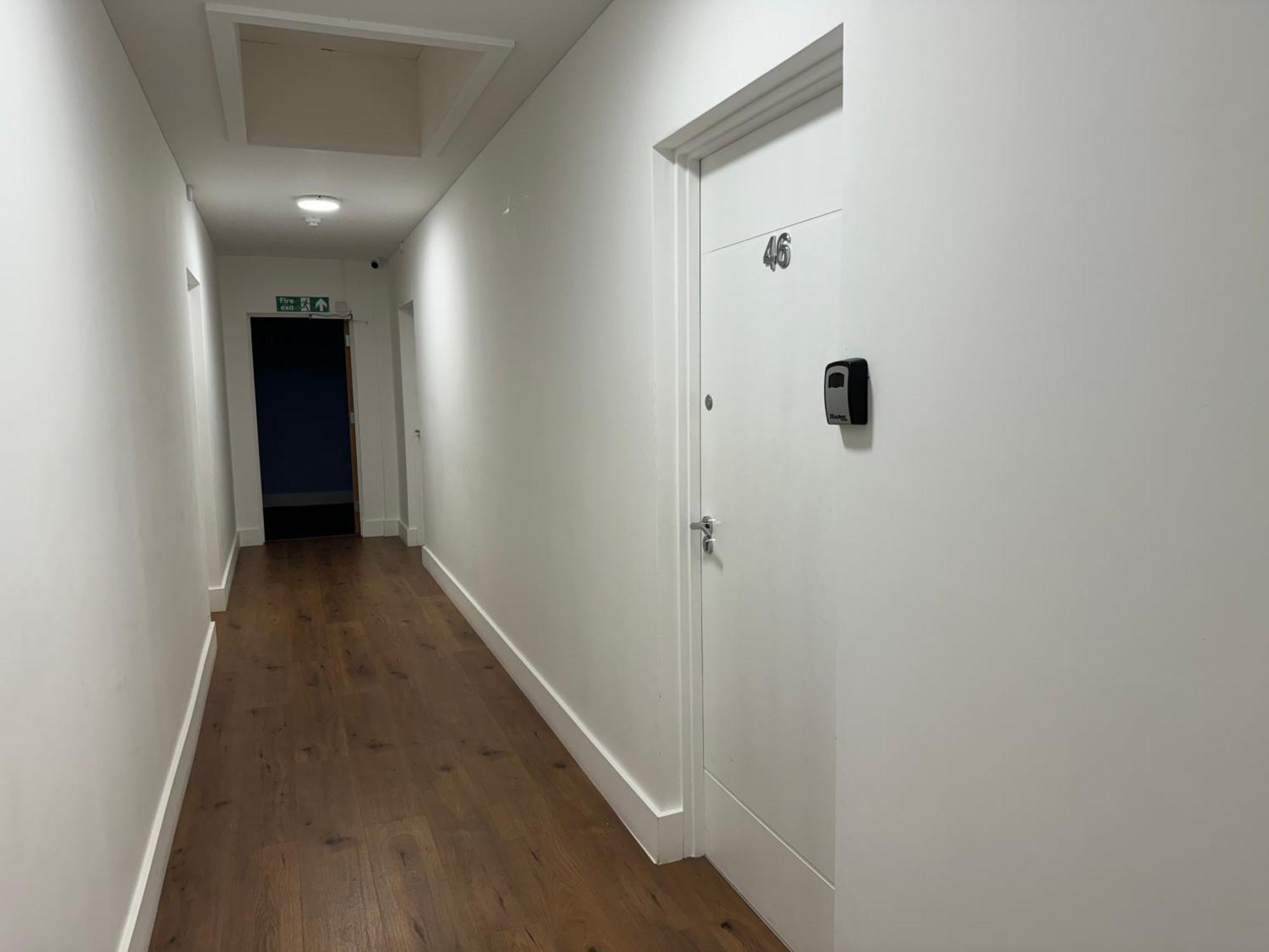 Elegant One Bedroom Apartment Swindon Exterior foto