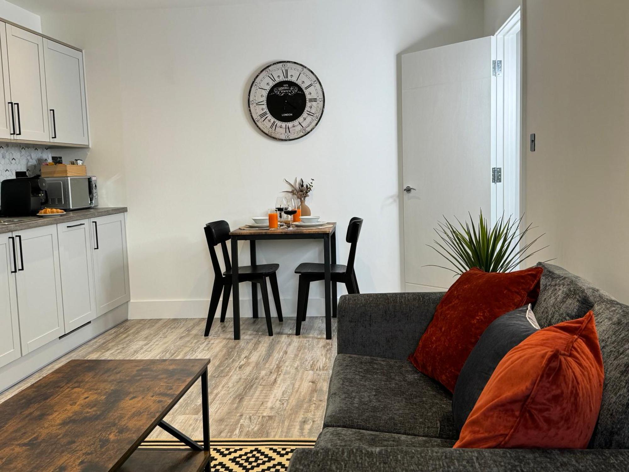 Elegant One Bedroom Apartment Swindon Exterior foto